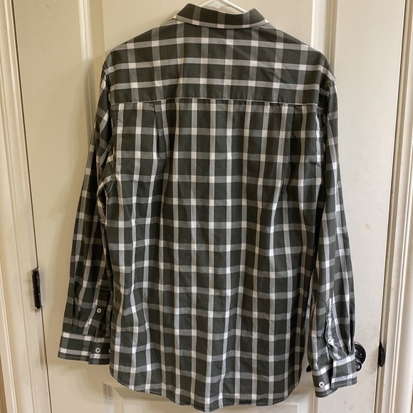 3 men’s dress shirts - like new - size large. - Picture 2 of 6